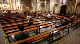 Vaticano permite celebrar hasta cuatro misas en Navidad