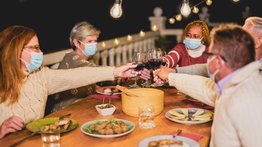 La OMS recomienda el uso de mascarillas en las reuniones familiares navideñas