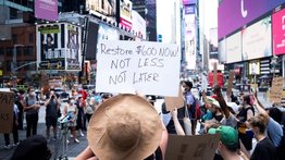 La hostelería protesta en Times Square contra el cierre de restaurantes
