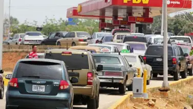 Un hombre falleció dentro de su vehículo mientras hacía cola de gasolina Un hombre falleció dentro de su vehículo mientras hacía cola de gasolina