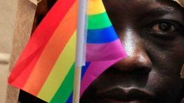 Homosexuales en África viven huyendo