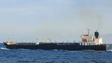 Irán utiliza tanquero disfrazado para exportar petróleo venezolano Irán utiliza tanquero disfrazado para exportar petróleo venezolano