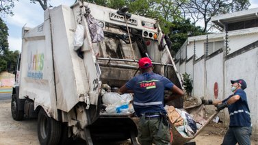 Costos de los servicios de luz y aseo asfixian a comercios de Caracas