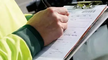 Trabajador es multado por violar la cuarentena durante 8 segundos Trabajador es multado por violar la cuarentena durante 8 segundos