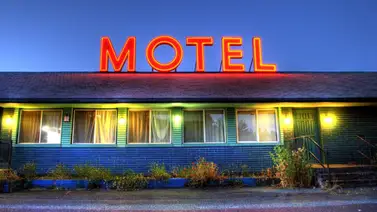 Mujer se esconde en el techo de un motel para huir del la cárcel Mujer se esconde en el techo de un motel para huir del la cárcel