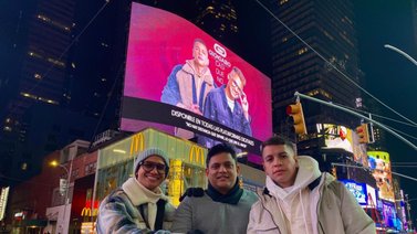 New York reconoce el éxito de Gio y Gabo con un Billboard