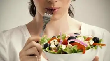 Excesos navideños causan estragos en la salud femenina Excesos navideños causan estragos en la salud femenina