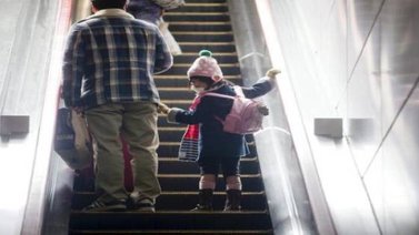 Japón da reconocimiento legal a padres con óvulos y esperma donados