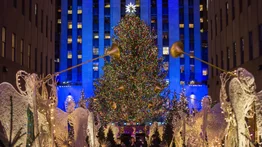 Nueva York inaugura época navideña con el encendido del árbol de Rockefeller