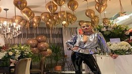 Rita Ora se disculpa por celebrar cumpleaños en pandemia