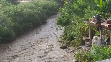 Río El Ingenio se desborda en Guatire y deja 300 familias afectadas Río El Ingenio se desborda en Guatire y deja 300 familias afectadas