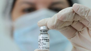 Desarrolladores de Sputnik V piden a AstraZeneca combinar vacunas
