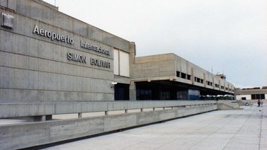 Una trocha es la nueva rampa para los pasajeros de Maiquetía