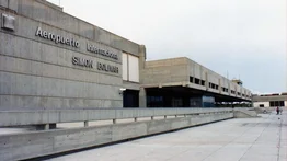 Una trocha es la nueva rampa para los pasajeros de Maiquetía