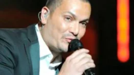 Salsero boricua Víctor Manuelle estrena vídeo de "Ya se ven las bombillitas"