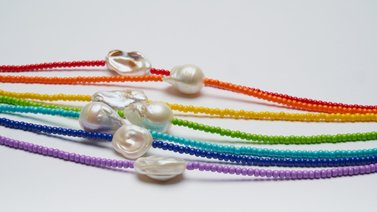 Colección venezolana inspirada en los colores del arco iris
