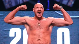 Tyson Fury desprende el techo de un golpe a un saco de boxeo