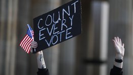 Biden gana en total 306 votos electorales contra 232 de Trump