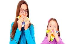 Los niños y buenos modales en la mesa