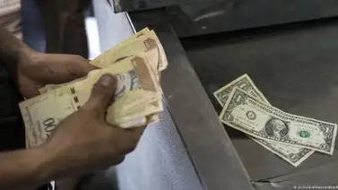 Empleados del Ministerio de Tierra exigen incremento de salarios Empleados del Ministerio de Tierra exigen incremento de salarios