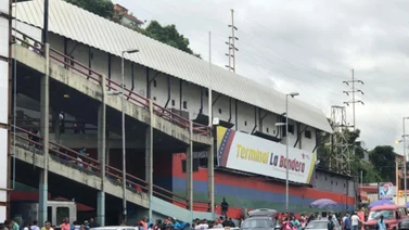 Apuñalan a mujer en el Terminal de la Bandera