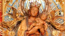 Fieles celebran a Nuestra Señora de la Almudena