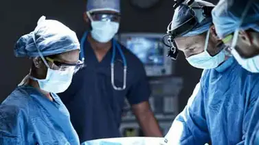 Extraen cable de 70 centímetros de la vejiga de un niño Extraen cable de 70 centímetros de la vejiga de un niño