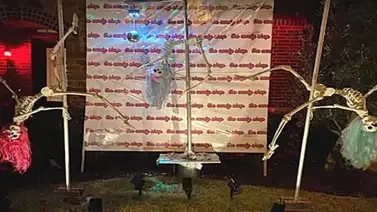 "La tienda de dulces": el club de stripper de esqueletos que crearon en Texas para Hallowen "La tienda de dulces": el club de stripper de esqueletos que crearon en Texas para Hallowen