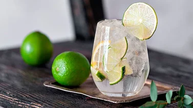 Refresca tu día con una limonada con vodka