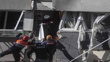 Terremoto en Turquía dejó a 180 personas atrapadas entre los escombros