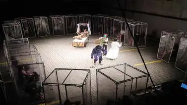 El teatro vuelve con cabinas de plástico para sus espectadores El teatro vuelve con cabinas de plástico para sus espectadores