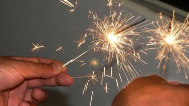 Juegos pirotécnicos "detonan" duro en las redes sociales