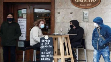 Madrid prohíbe reuniones entre medianoche y seis de la mañana frente al coronavirus