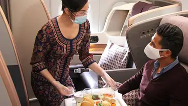 Singapore Airlines abre restaurante en un avión en tierra por la pandemia Singapore Airlines abre restaurante en un avión en tierra por la pandemia