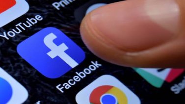 Francia exige a las redes sociales atajar los mensajes de odio en línea
