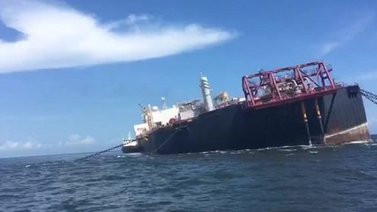Reuters: Pdvsa planea descargar crudo de buque "Nabarima"