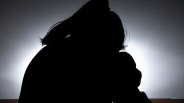 Rescatan a mujer que permaneció encerrada por años en un baño