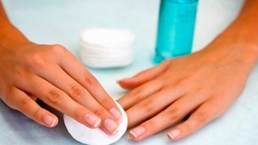 Cómo hacer quitaesmalte casero (+vídeo)