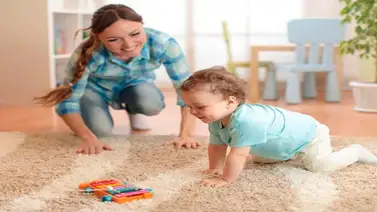 El bebé comienza a gatear El bebé comienza a gatear