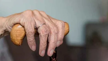 Mujer de 67 años detiene a un intruso con técnicas de artes marciales