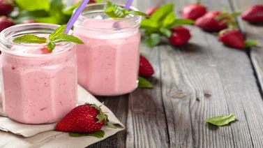 Smoothie y merengón de fresas