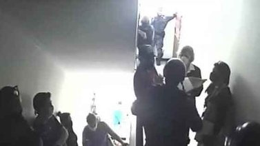 Denuncian invasión de dos edificios en Caracas (+video)