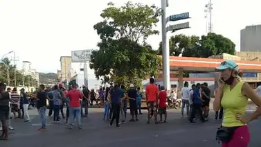 Habitantes de Nueva Esparta protestan por falta de gasolina y electricidad Habitantes de Nueva Esparta protestan por falta de gasolina y electricidad