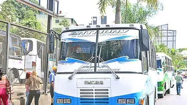 Usuarios hallan nueva forma de pagar el pasaje