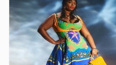 La modelo Ashley Graham aplaude a Versace por la diversidad de cuerpos en desfile