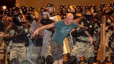 Decenas de detenidos en Minsk en las protestas de mujeres contra Lukashenko Decenas de detenidos en Minsk en las protestas de mujeres contra Lukashenko