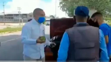 Gobernador de Bolívar regaña a policías por decomisar un aguacate a un hombre (+Video)