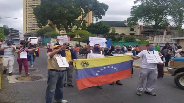 Docentes protestan en Los Teques para exigir mejoras salariales (+Video)