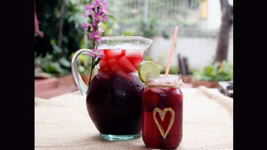 Cómo preparar un agua de Jamaica con fresas