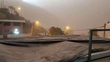 Gobierno ecuatoriano calcula daños en 80.000 hectáreas por caída de ceniza